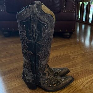 Coral Western Style Embroidered Cowboy Boots